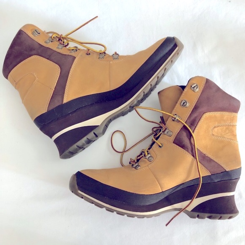 TIMBERLAND l Sz 8.5 l Leather Wedge Heel Boots